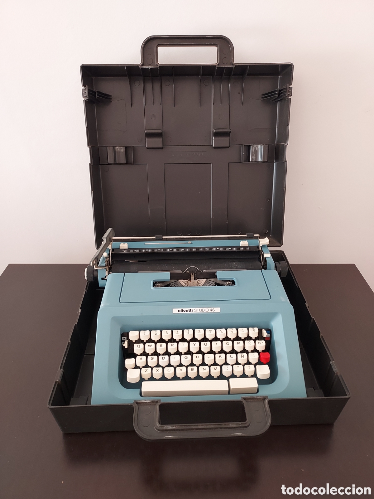 Vintage: M&aacute;quina de escribir Olivetti Studio 46 con malet&iacute;n