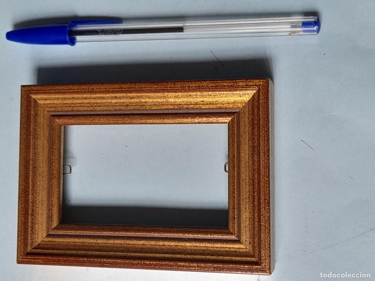 Vintage: Peque&ntilde;o marquito madera dorado , sin cristal
