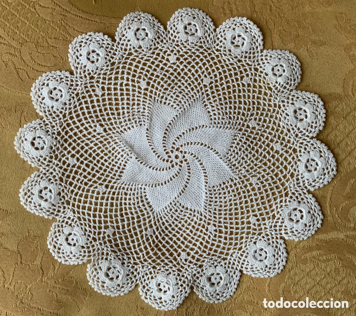 Vintage: ANTIGUO TAPETE REDONDO HECHO A MANO 17 CM DIAMETRO