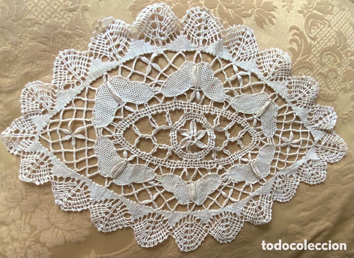 Vintage: ANTIGUO TAPETE DE ENCAJE DE BOLILLOS OVAL MARIPOSAS