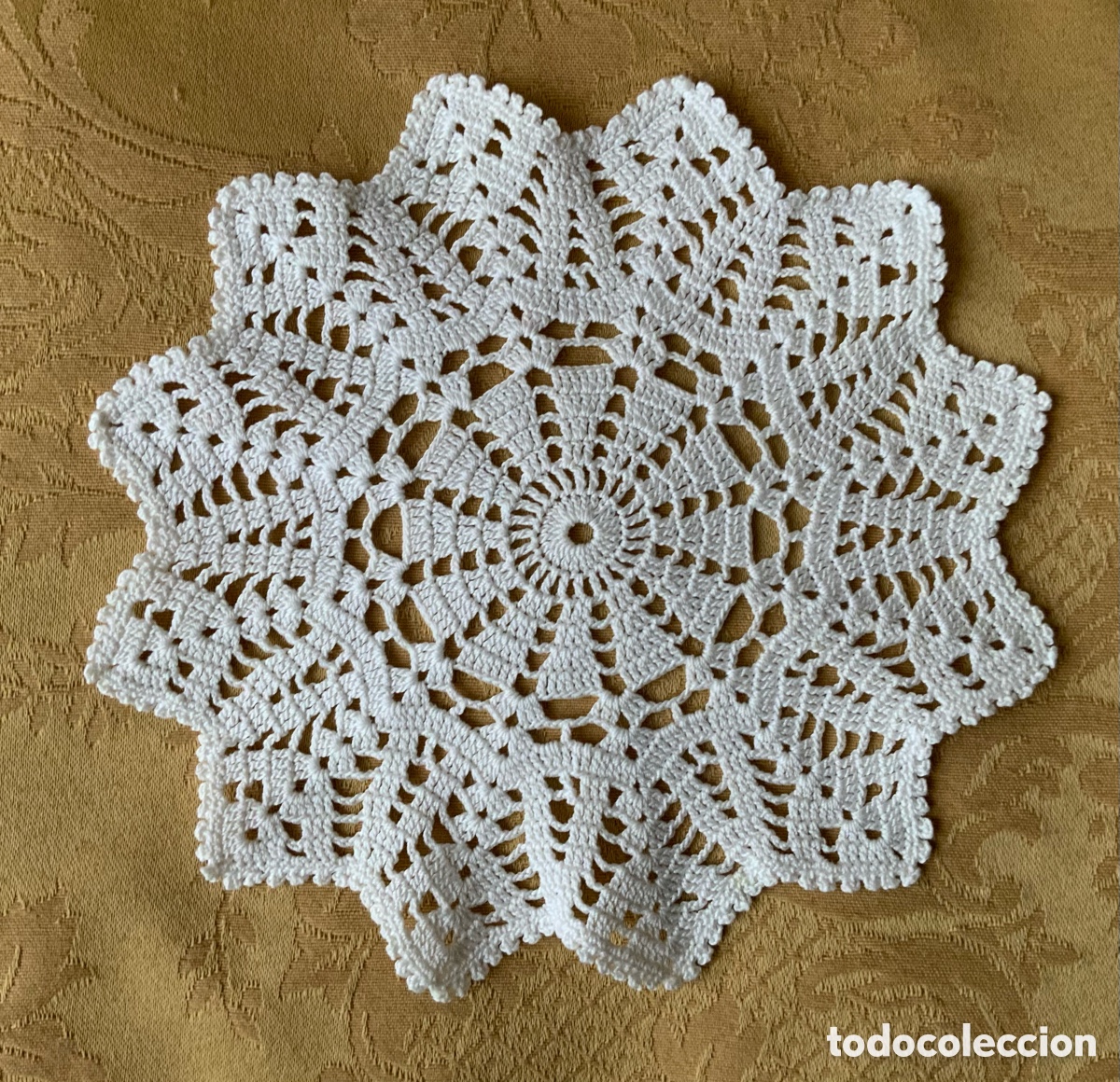 Vintage: ANTIGUO TAPETE DE GANCHILLO BLANCO