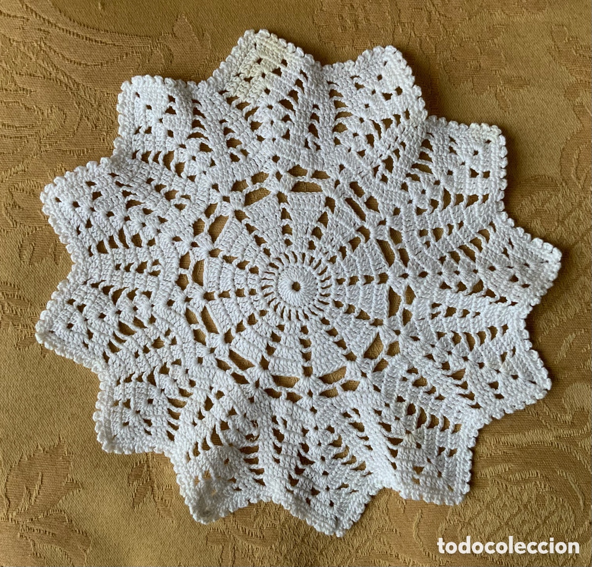 Vintage: ANTIGUO TAPETE BLANCO A GANCHILLO