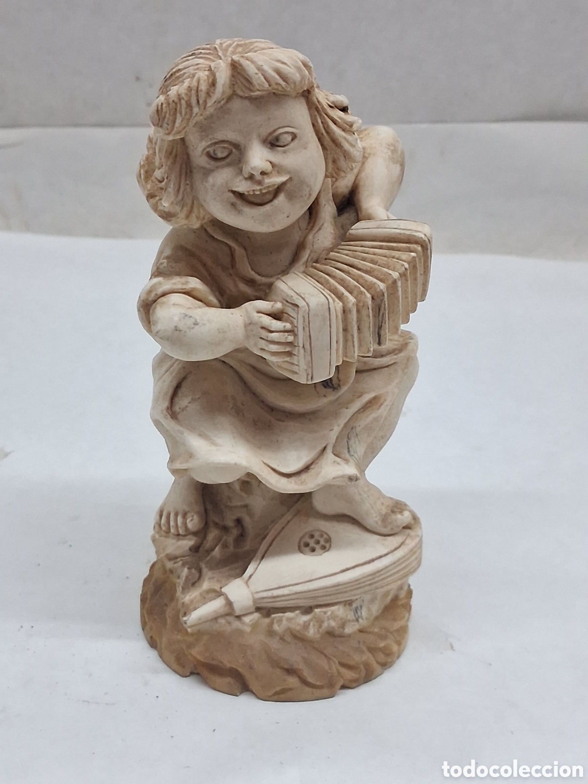 Vintage: Ni&ntilde;a tocando acorde&oacute;n - Foto 1