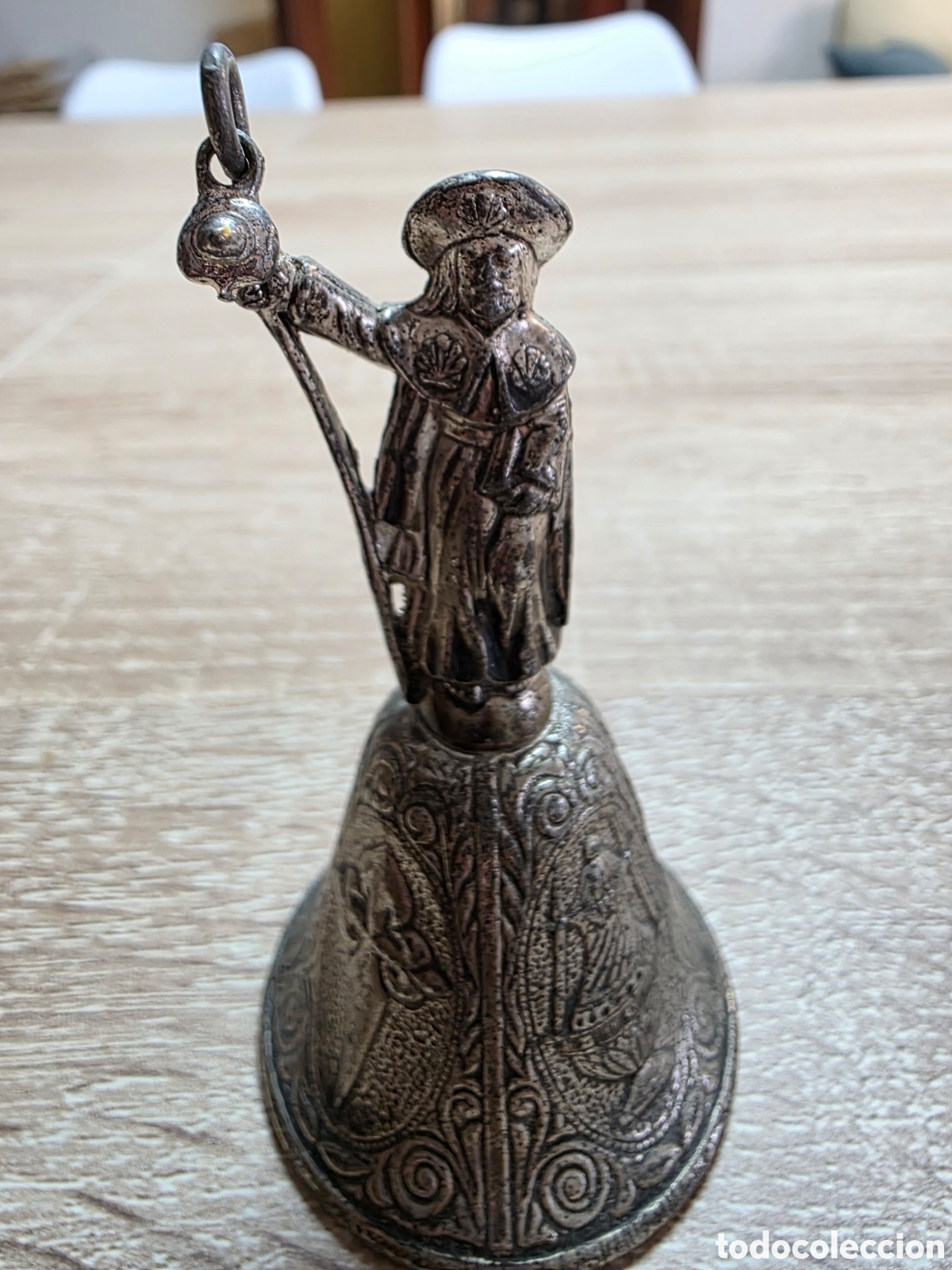 Vintage: Campanita antigua figura apostol Santiago