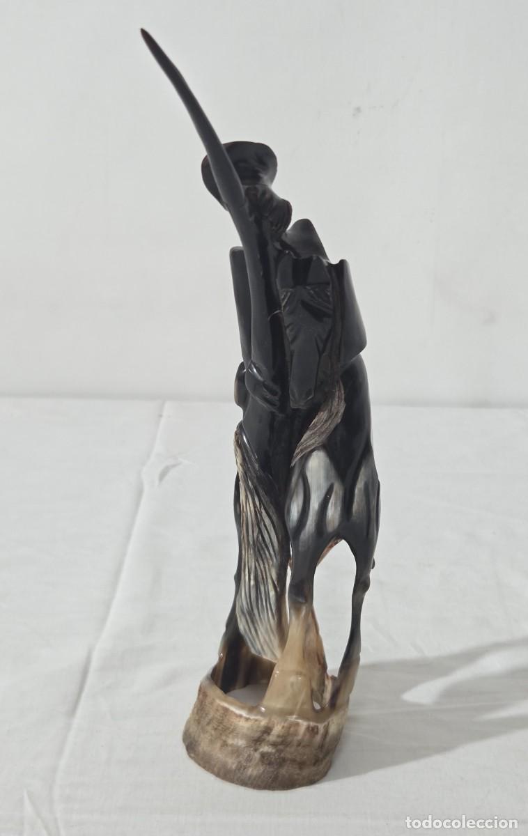 Vintage: Figura del Quijote a caballo tallada en cuerno o asta