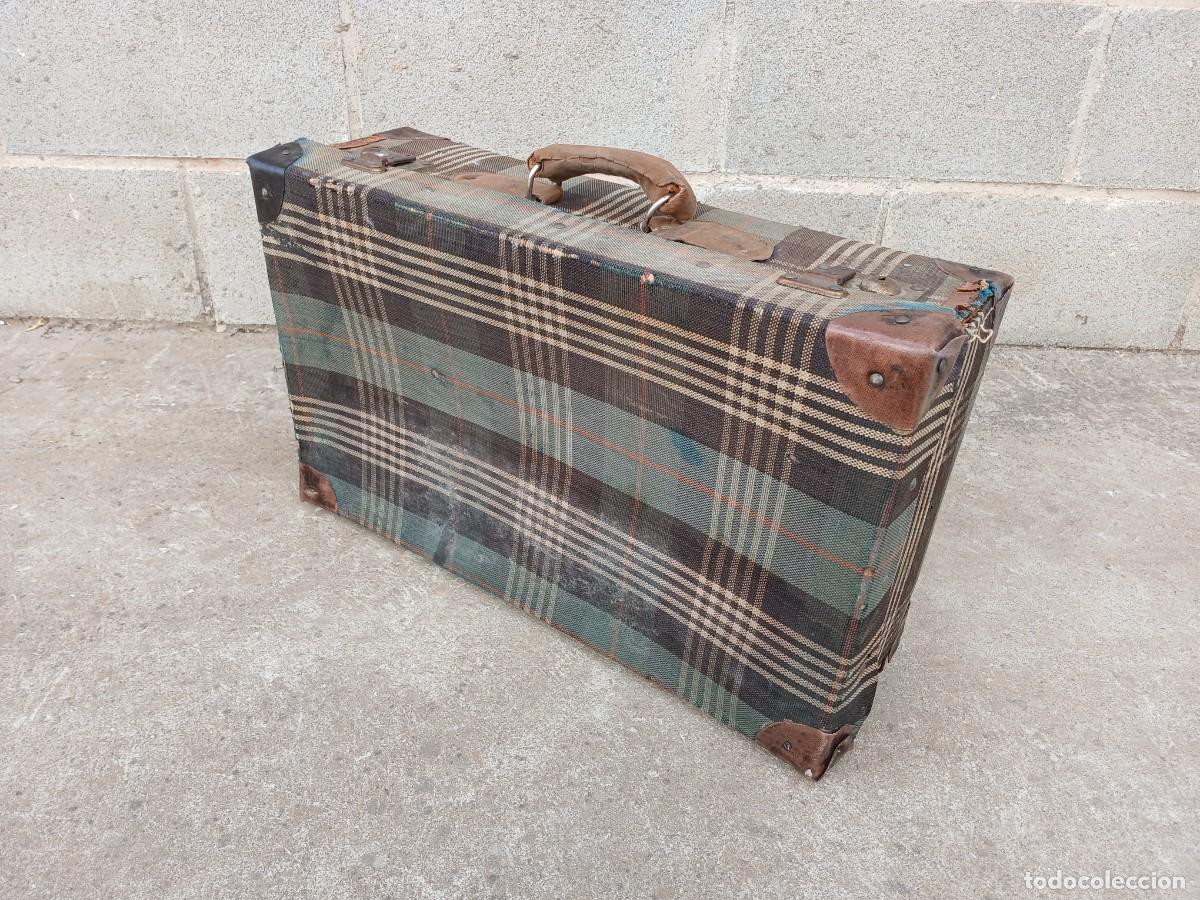 Vintage: Maleta antigua cuadros