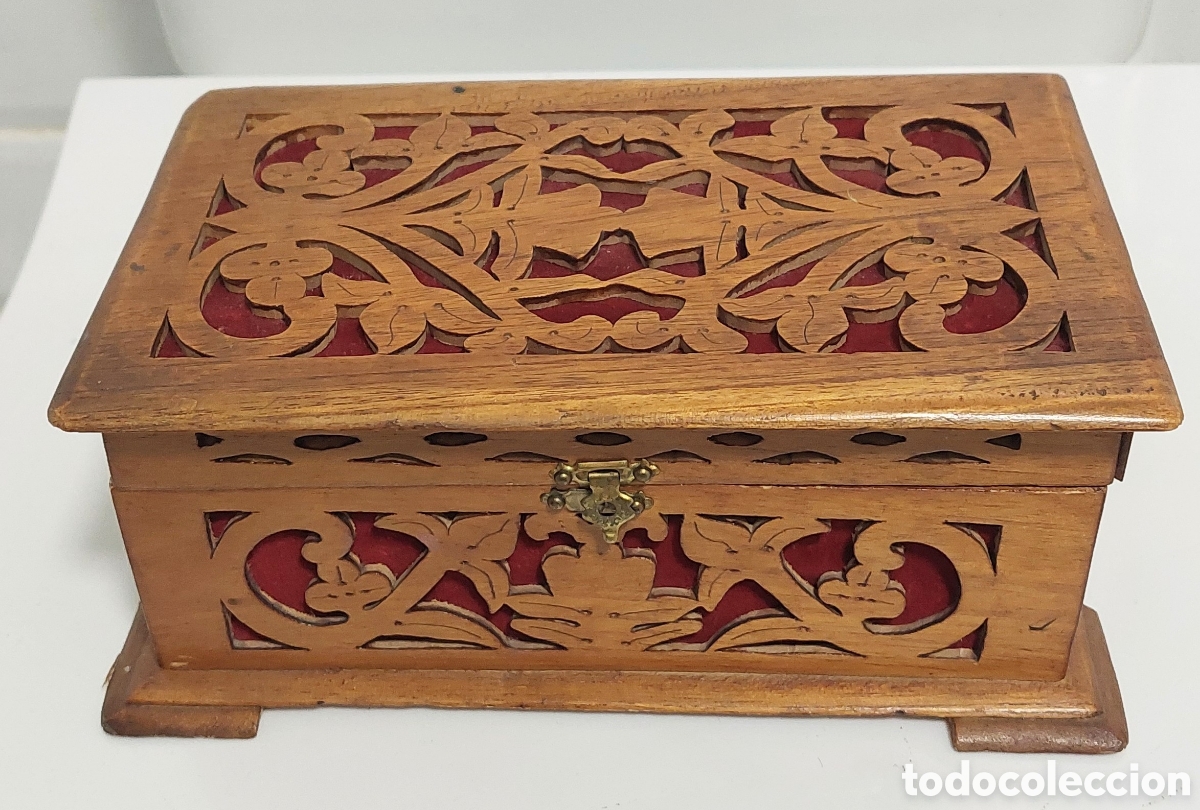 Vintage: Antigua caja joyero en madera calada