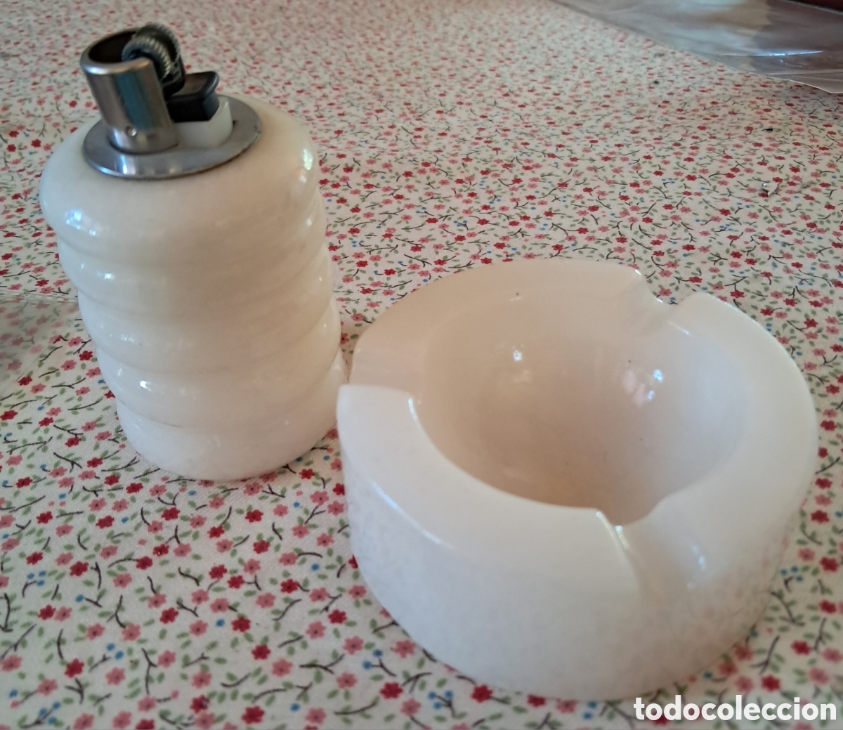 Vintage: Juego de mechero y cenicero de marmolina en color blanco roto a&ntilde;os 80 con mechero Bic