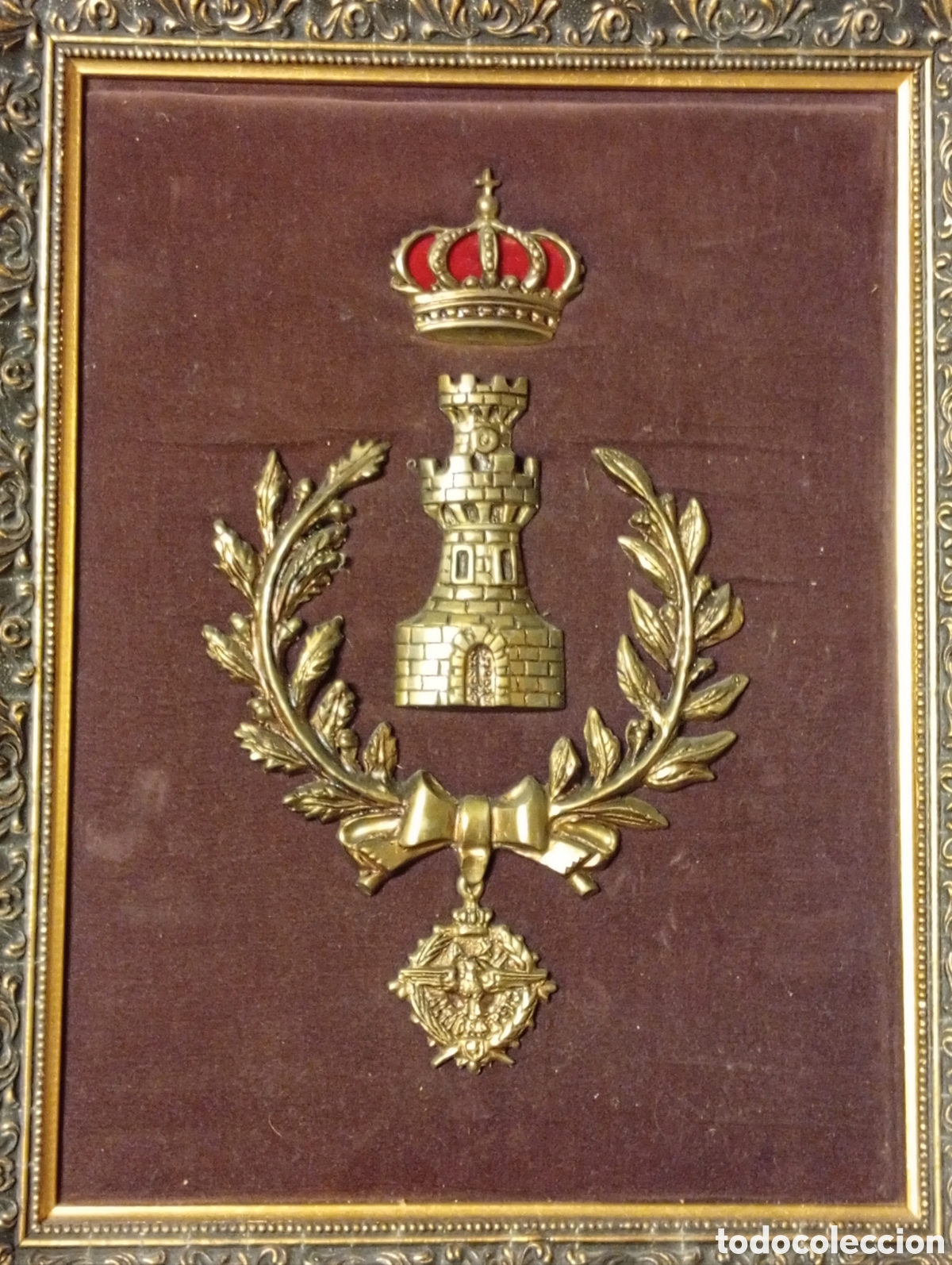Vintage: Vieja metopa decorativa militar metal sujeta a terciopelo