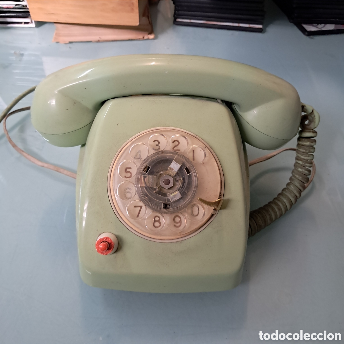Vintage: Tel&eacute;fono de gondola de color verde clarito