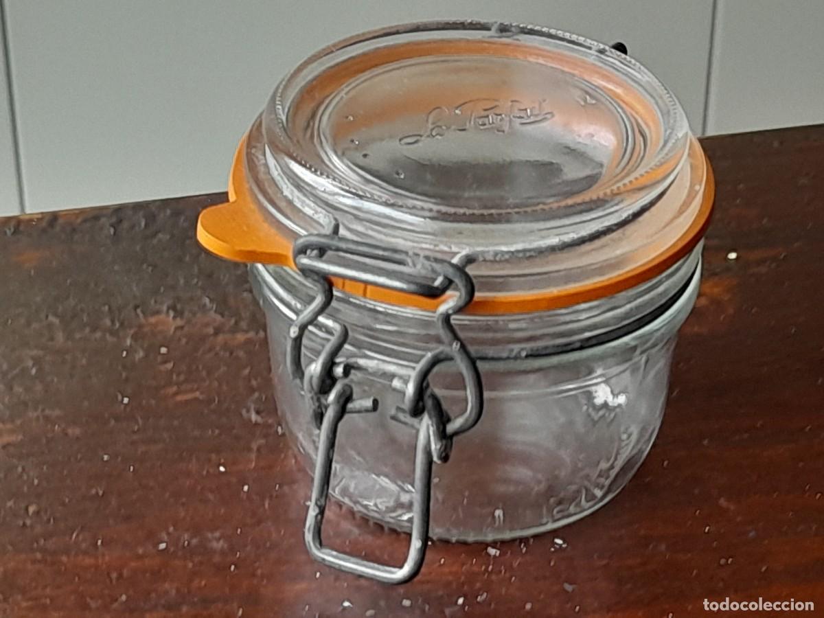 Vintage: Tarrode cristal vintage con cierre pinza metalica y goma estanca, con el nombre en la tapa de Le Par