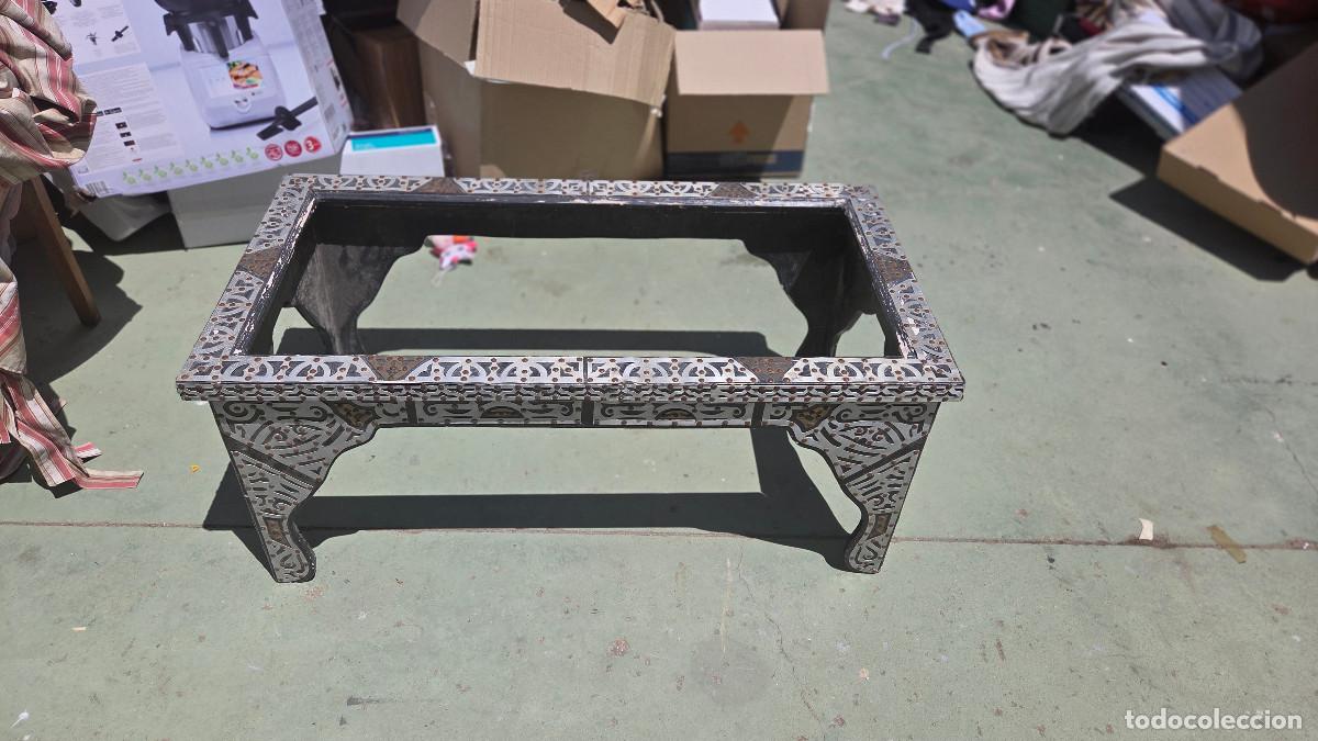 Vintage: mesa arabe de madera y chapas