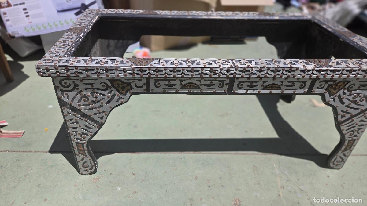 Vintage: mesa arabe de madera y chapas - Foto 3
