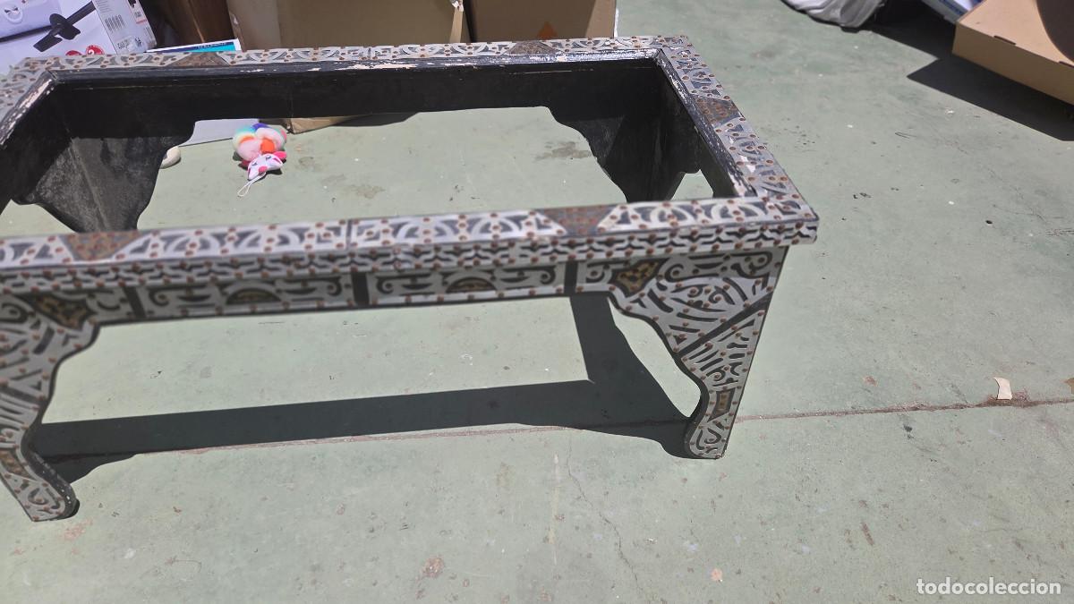Vintage: mesa arabe de madera y chapas - Foto 4