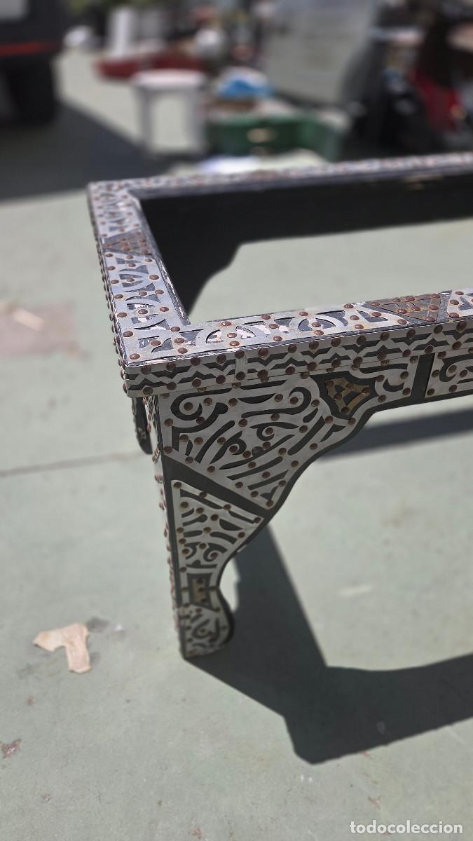 Vintage: mesa arabe de madera y chapas - Foto 9