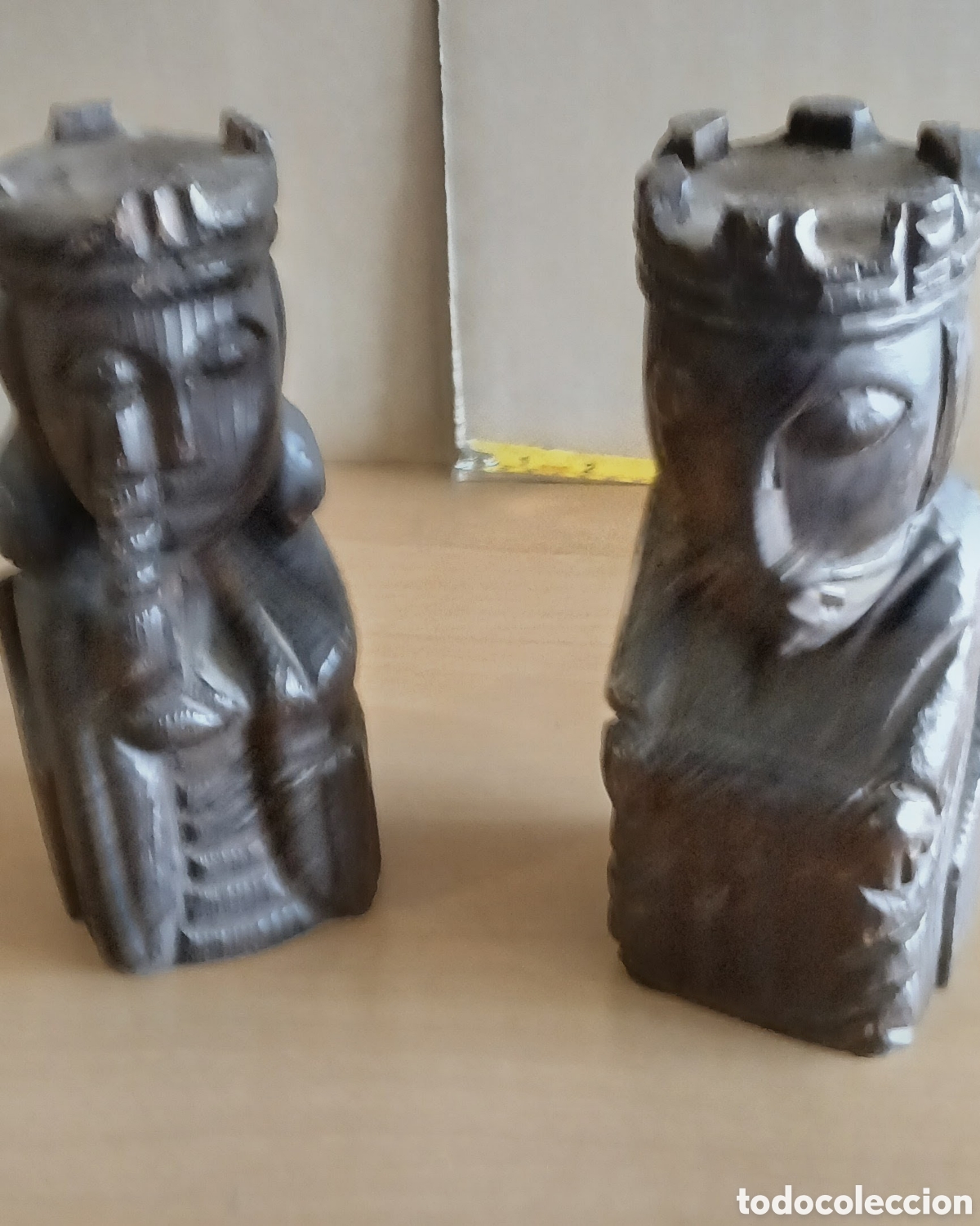 Vintage: TALLAS DE MADERA PARA DECORACION O COMO SUJETA LIBROS JJ
