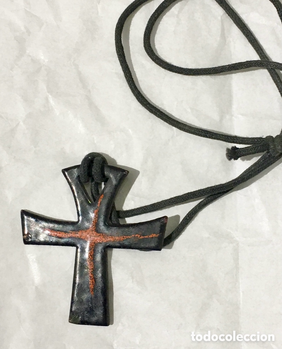 Vintage: TAU. Cruz del Peregrino. Metal con esmalte. A&ntilde;os 70.