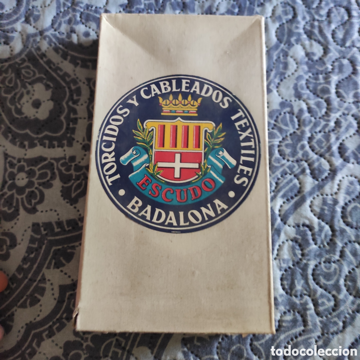 Vintage: Caja ovillos negro, torcidos y cableados textiles, Badalona. Vintage