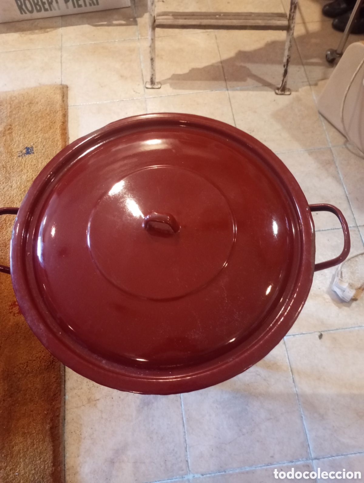 Vintage: Antigua olla roja de porcelana