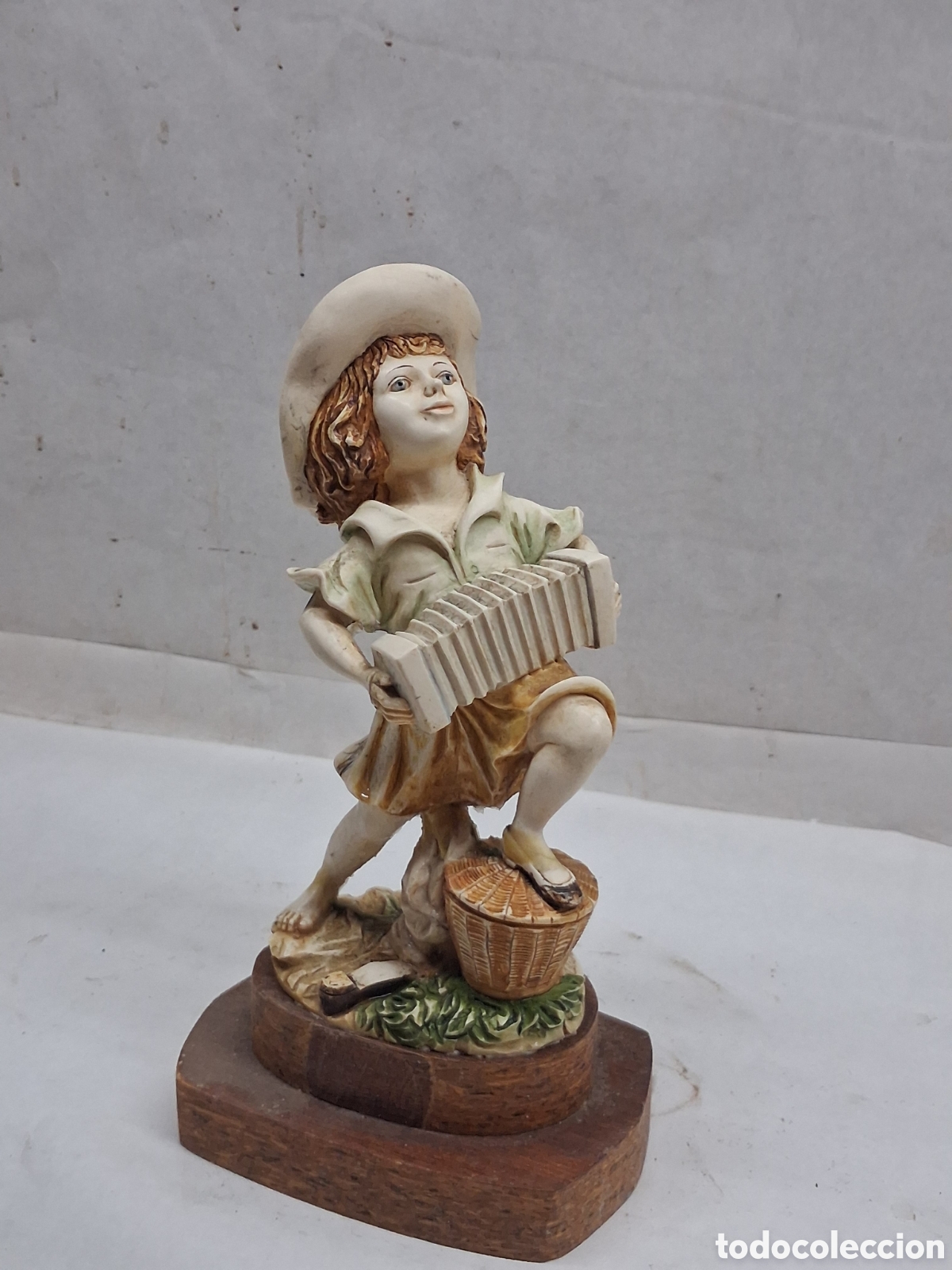 Vintage: ni&ntilde;a tocando acorde&oacute;n - Foto 1