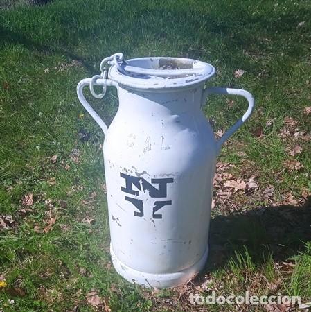 Vintage: C&aacute;ntara o lechera antigua de metal