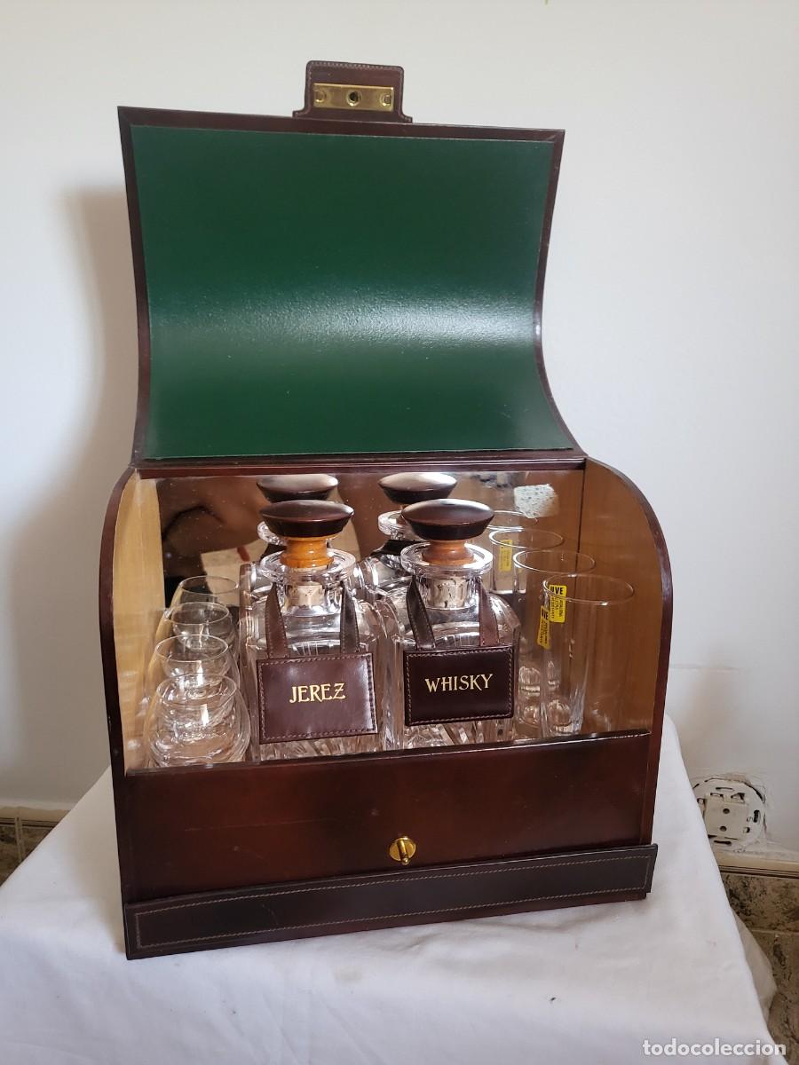 Vintage: Set bar port&aacute;til cuero, Jerez/co&ntilde;ac y Whisky/Gin, a&ntilde;os 70