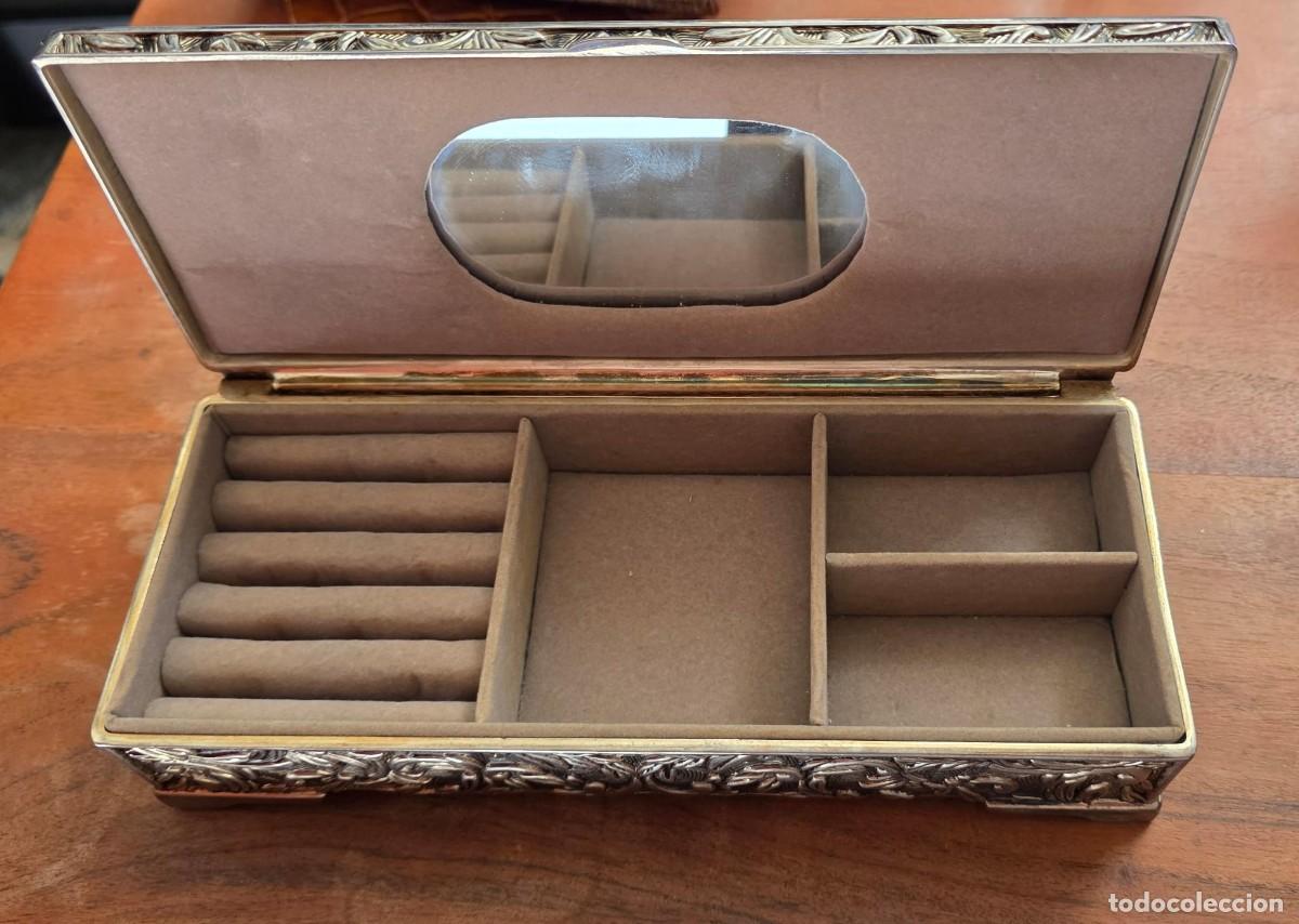Vintage: Joyero Vintage Rectangular de Metal Repujado con Compartimentos y Espejo Interior - Foto 3