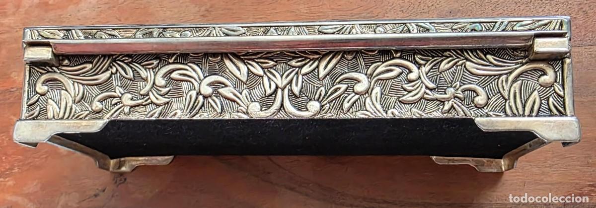 Vintage: Joyero Vintage Rectangular de Metal Repujado con Compartimentos y Espejo Interior - Foto 4