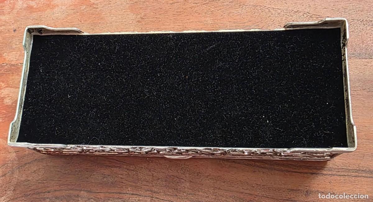 Vintage: Joyero Vintage Rectangular de Metal Repujado con Compartimentos y Espejo Interior - Foto 5
