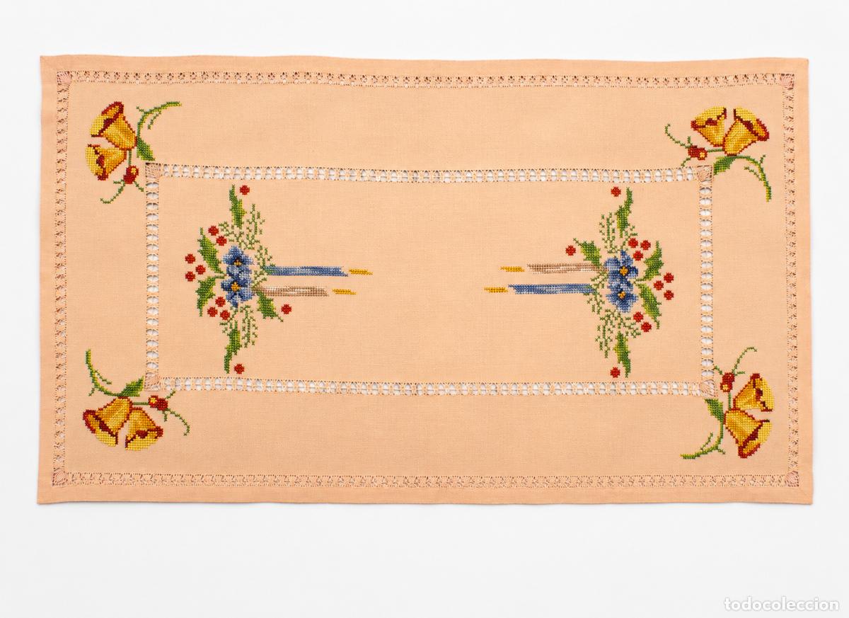 Vintage: Tapete Vintage Bordado a Mano Deshilado Floral NOS c.1960s Centro Mesa 75x43cm