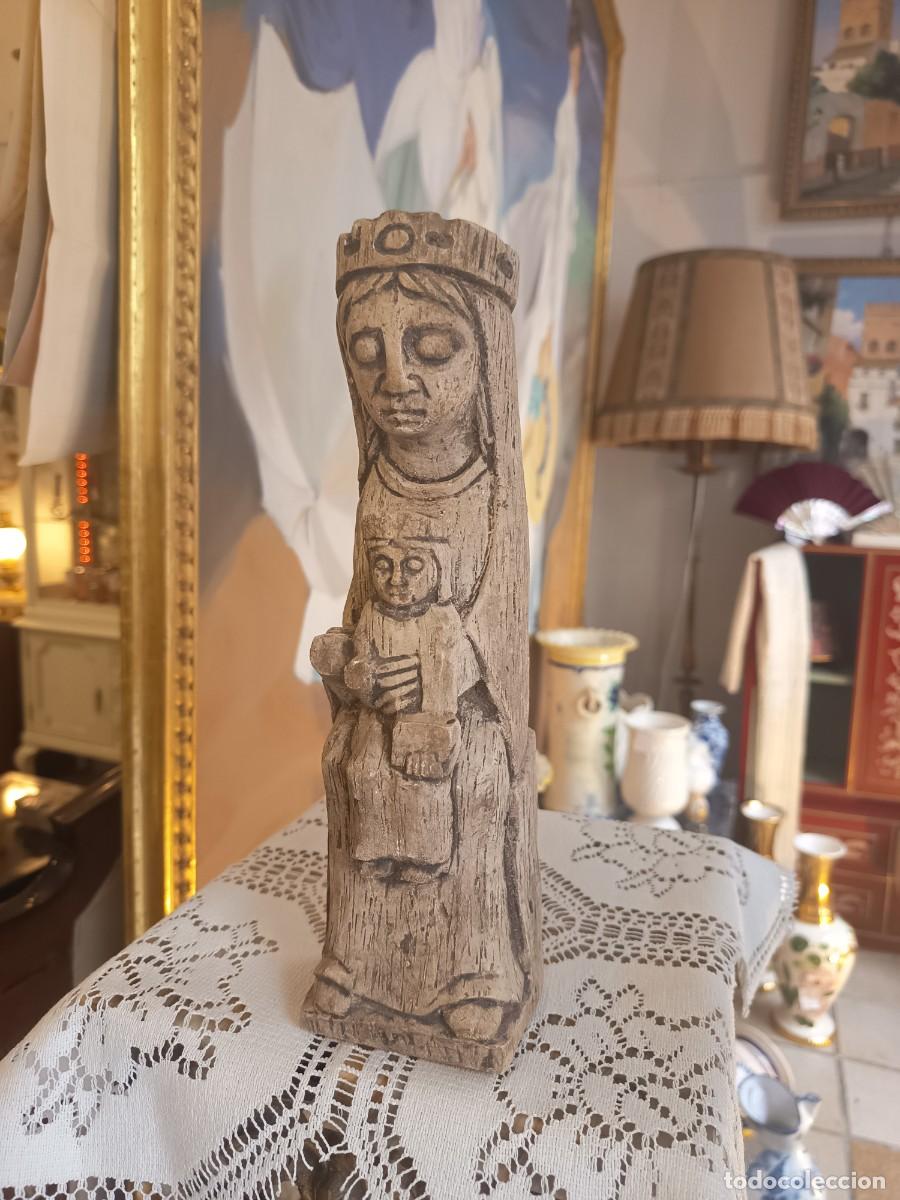 Vintage: Figura Virgen de Montserrat