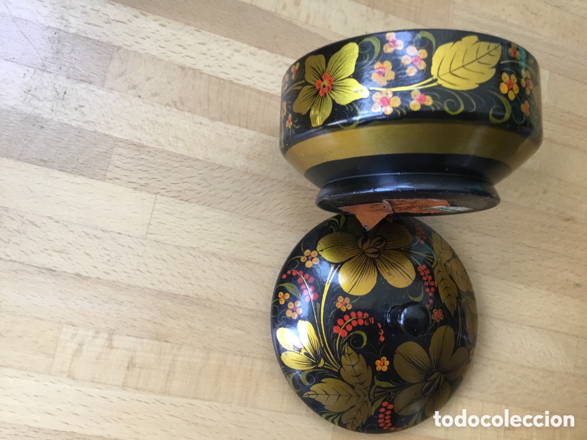 Vintage: Caja vintage rusa, con un dise&ntilde;o lacado y pintado a mano