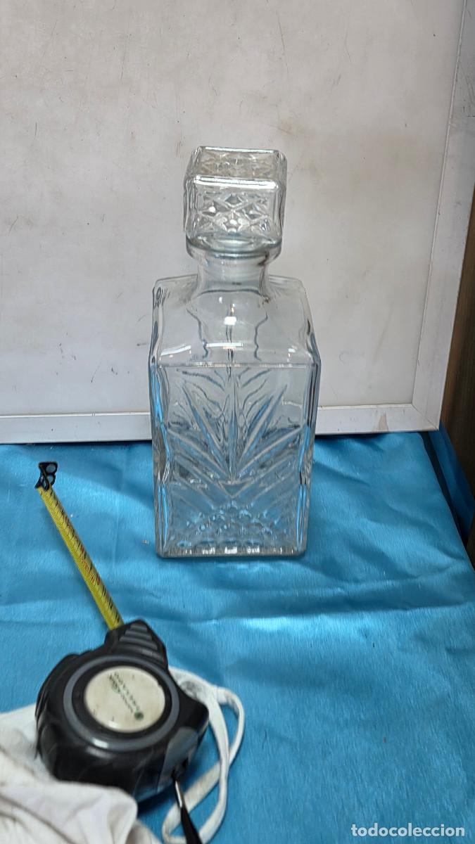 Vintage: botella de cristal de licor