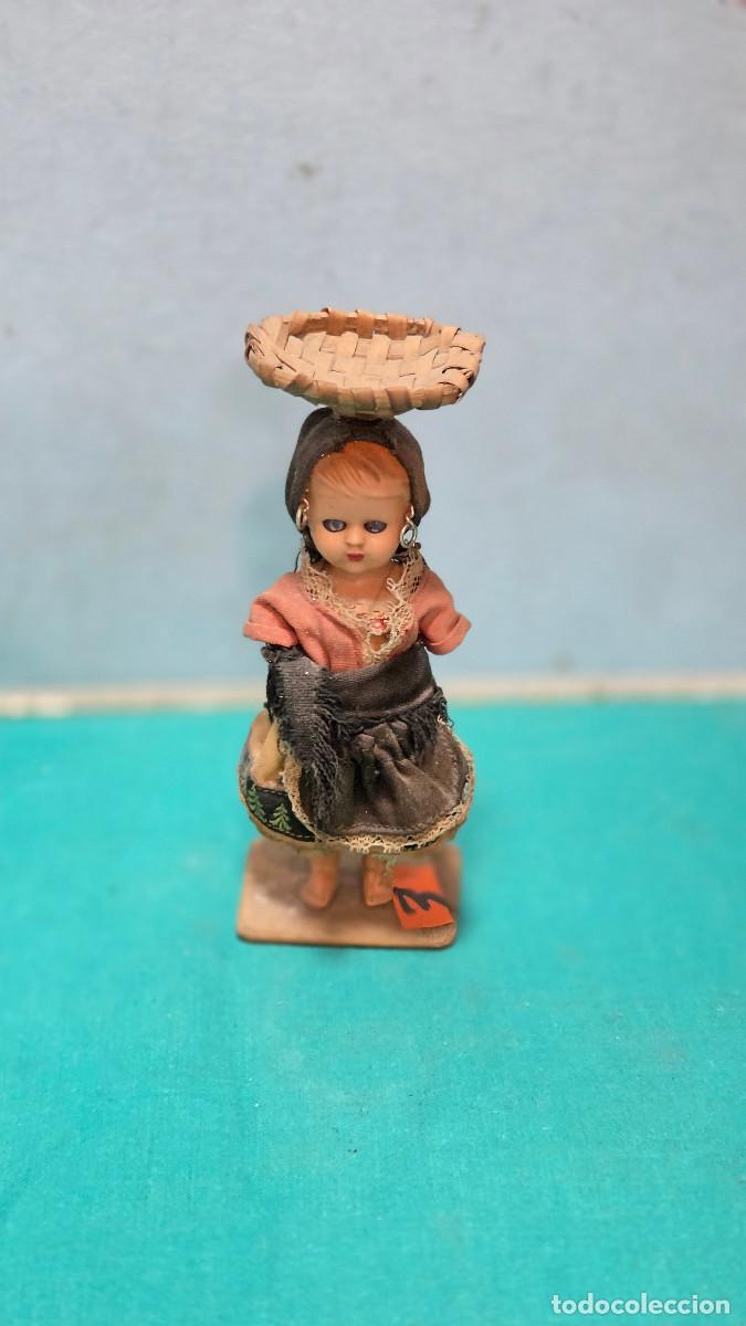 Vintage: mu&ntilde;eca con traje tipico