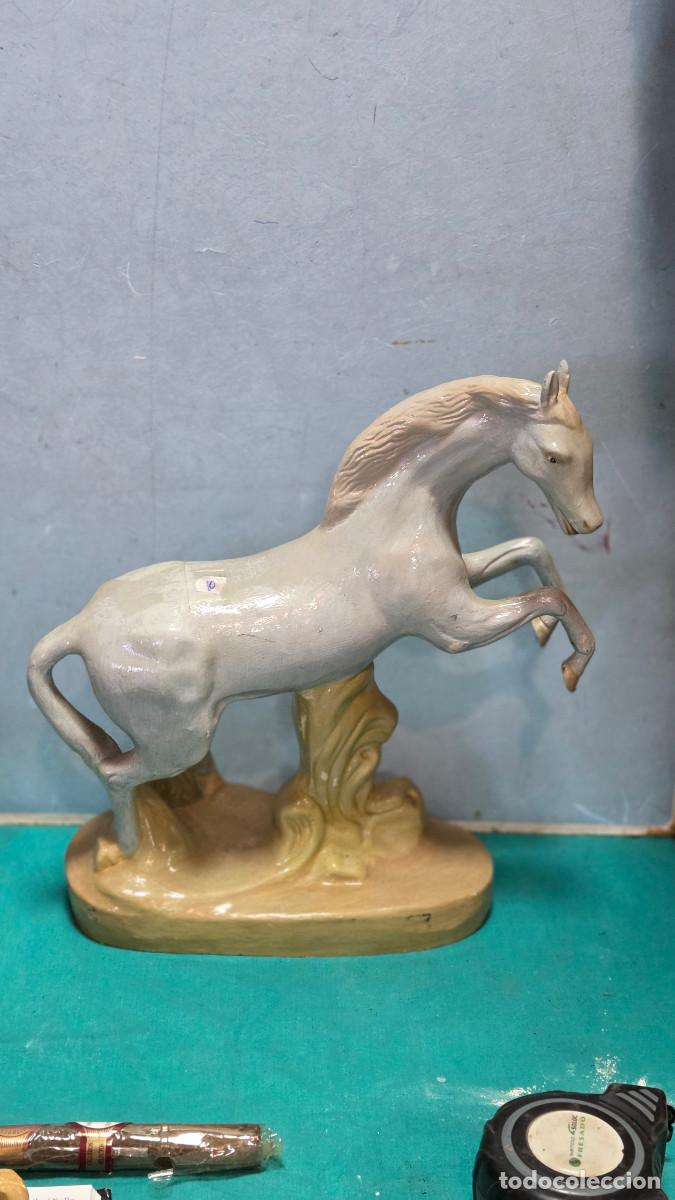 Vintage: figura de caballo en terracota