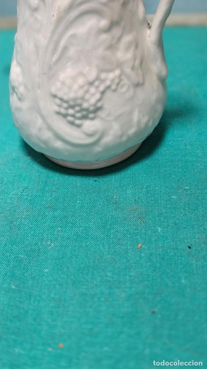 Vintage: peque&ntilde;a jarra porcelana biscuit - Foto 2