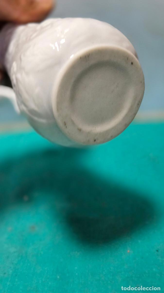 Vintage: peque&ntilde;a jarra porcelana biscuit - Foto 5