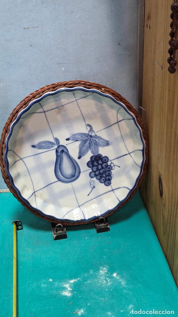 Vintage: bandeja de porcelana con mimbre