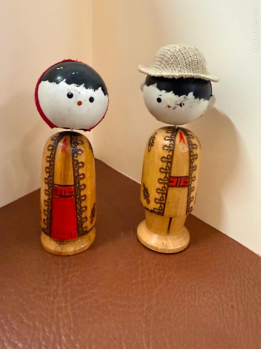 Vintage: Pareja de mu&ntilde;ecos de madera con vaiven en la cabeza. Moden unos 10cms