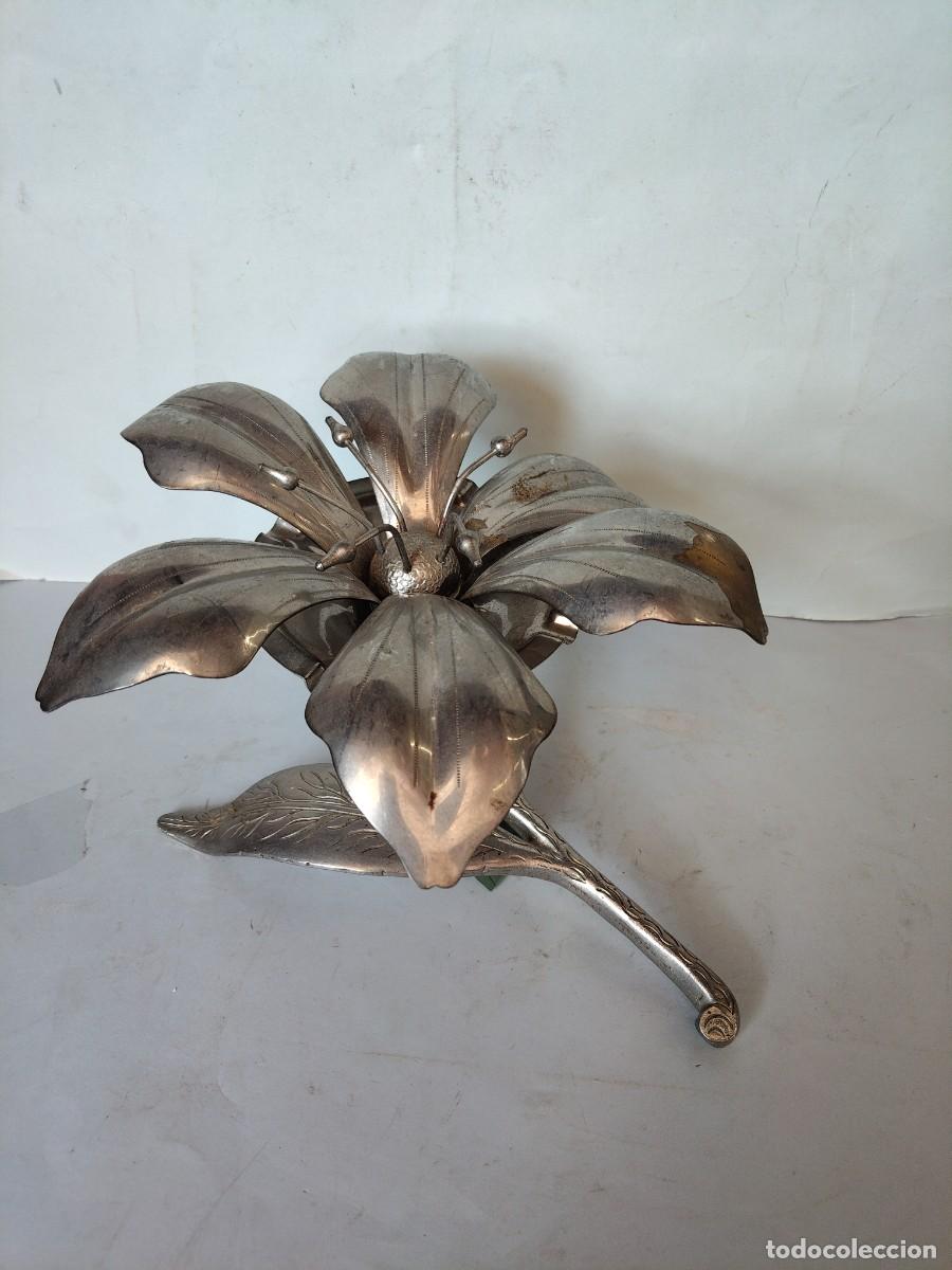 Vintage: Cenicero flor vintage a&ntilde;os 60 De metal plateado