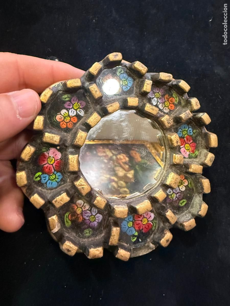 Vintage: ESPEJO EN MADERA Y CRISTAL PINTADO - MEDIDA 11 CM