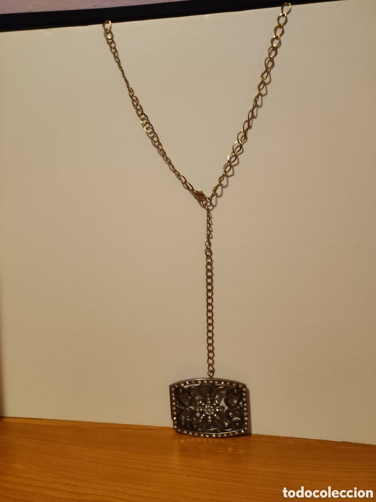 Vintage: Collar Corbat&oacute;n Vintage Dorado con Colgante Filigrana