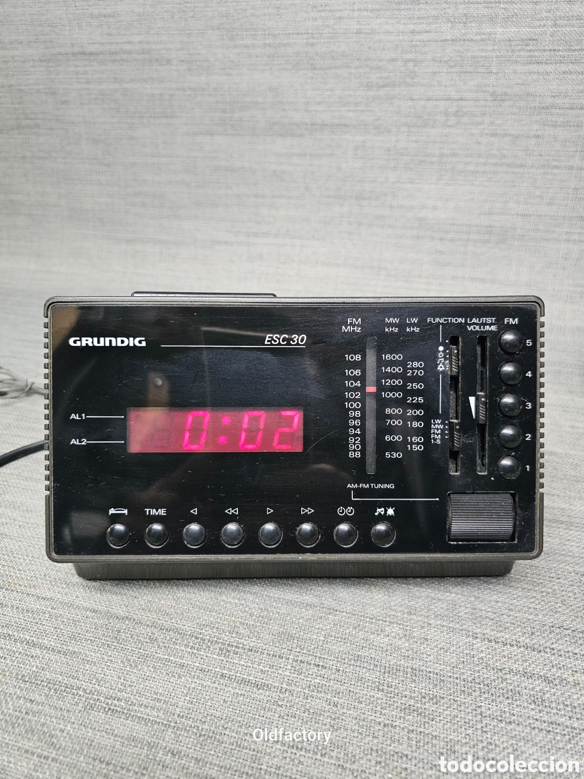 Vintage: Radio reloj despertador Grundig ESC 30 vintage 1985