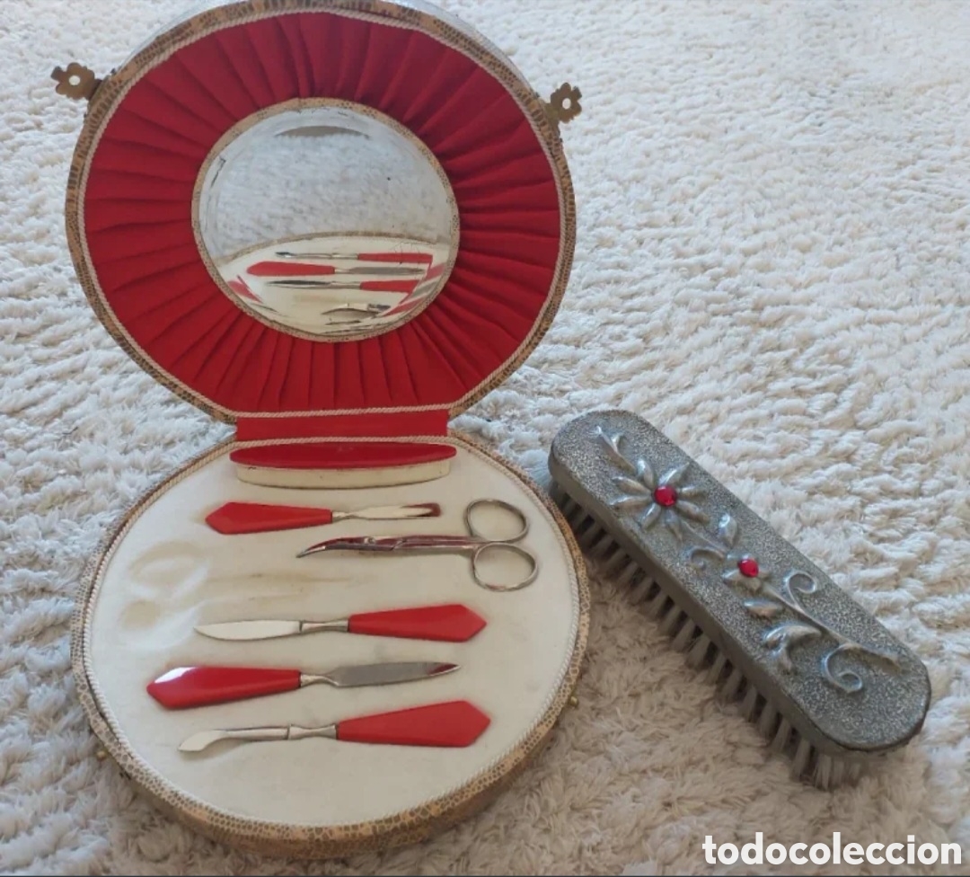 Vintage: Antigua caja de manicura y cepillo