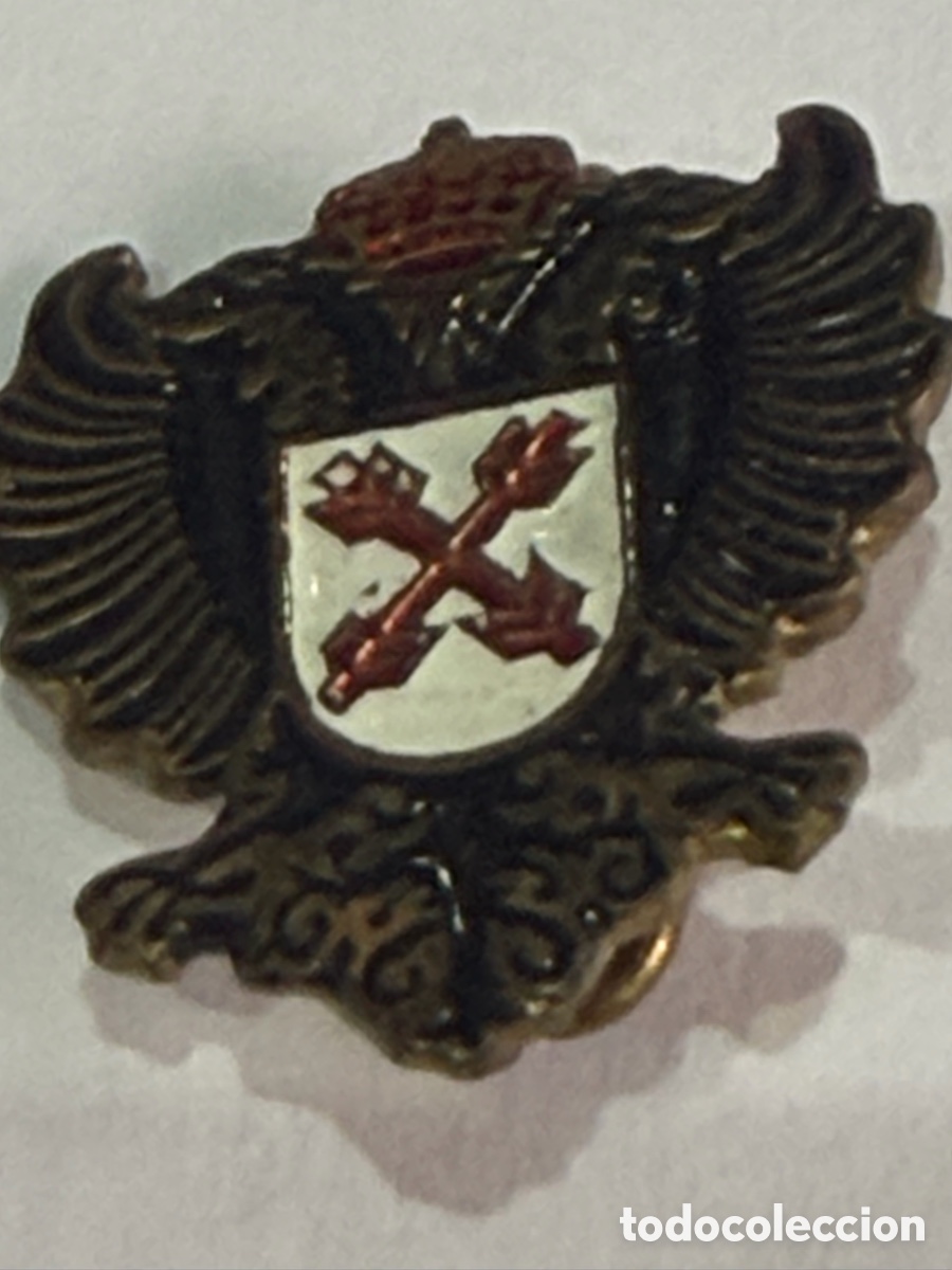 Vintage: Pin antiguo Requetes - de alfiler -
