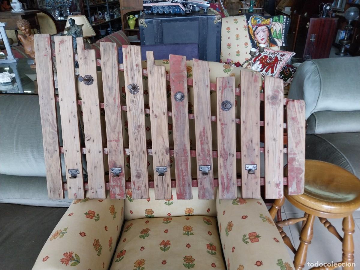 Vintage: PERCHERO O COLGADOR EN MADERA -- RUSTICO -- MATERIALES RECICLADOS --