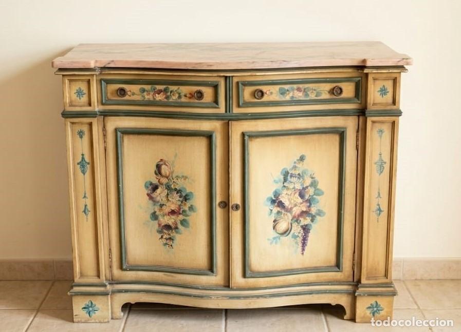Vintage: Elegante C&oacute;moda Aparador Bomb&eacute; Vintage A&ntilde;os 70 - Estilo Provenzal Pintado a Mano con Encimera de M&aacute;r