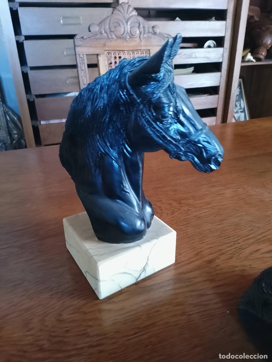 Vintage: Pareja figuras caballos resina imitaci&oacute;n bronce