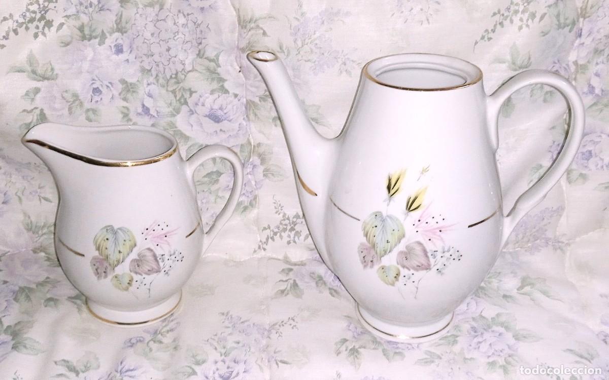 Vintage: CAFETERA Y LECHERA DE PORCELANA-SELLADO EN LA BASE-A&Ntilde;OS 60