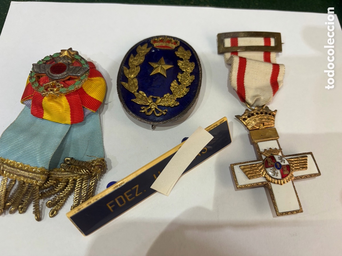 Vintage: Lote Ej&eacute;rcito del Aire - Distintivo estado Mayor - Profesorado y M&eacute;rito Militar distintivo Blanco -